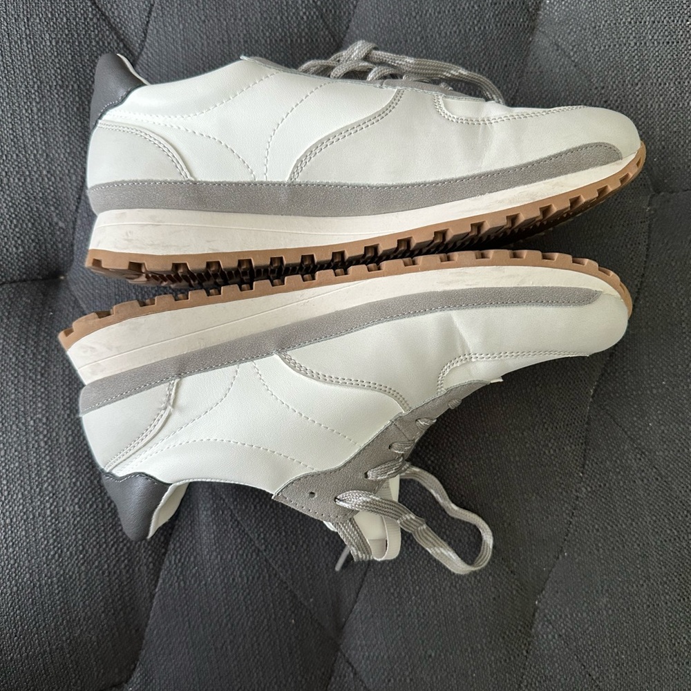 Universal Threads women’s sneakers, size 7 1/2 - Picture 4 of 6